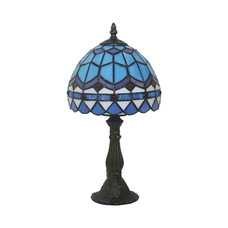 Strålande glödlampa i målat glas