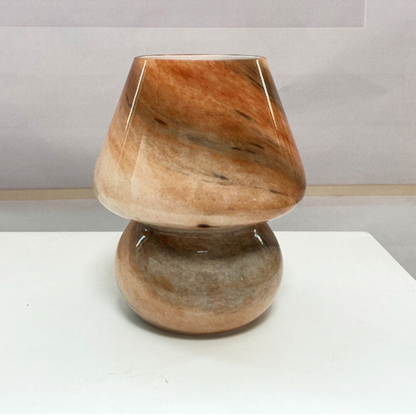 CosmoGlow Handgjord glasbordslampa – Planetinspirerad elegans