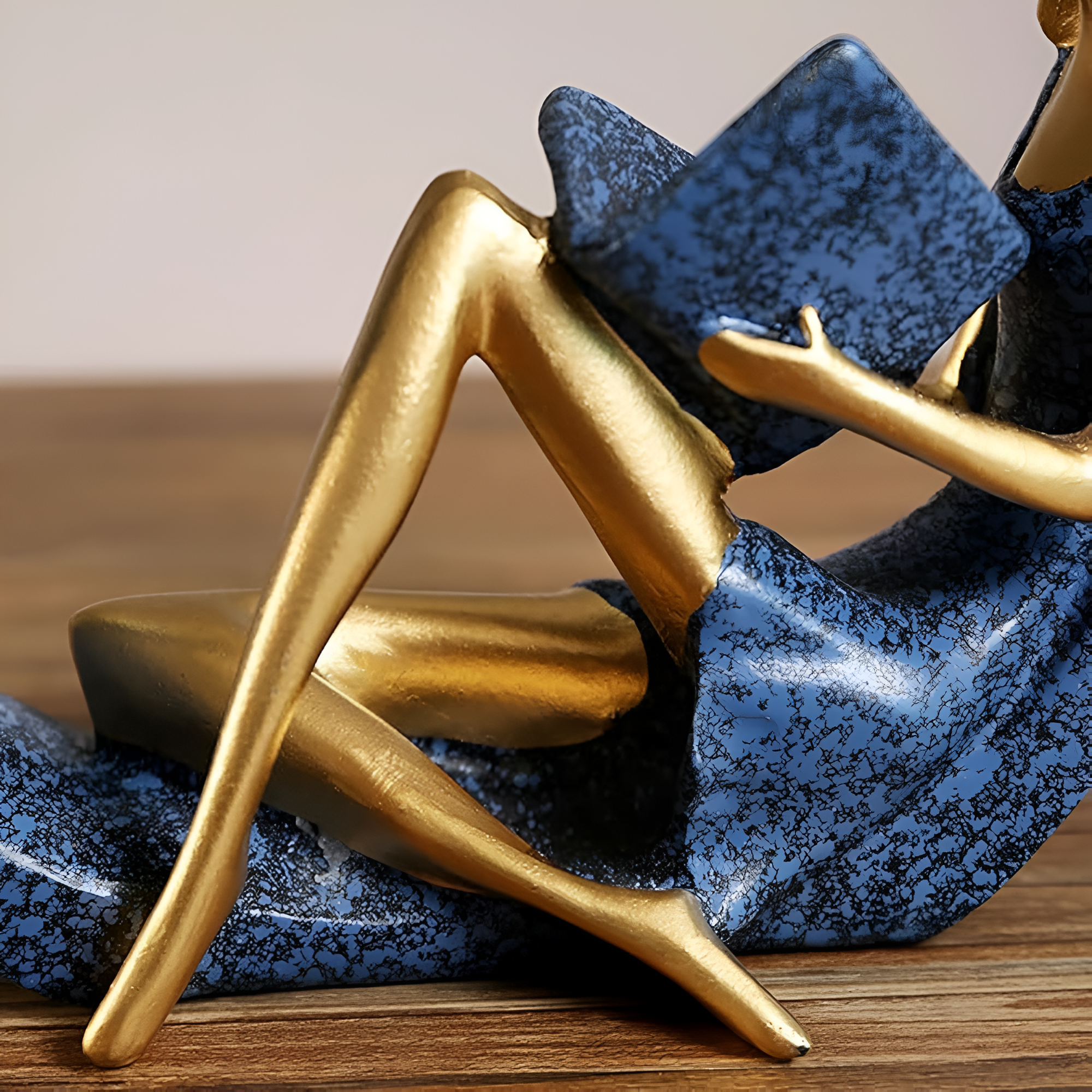 Graceful Reading Lady Sculptures - Elegant resin figuruppsättning