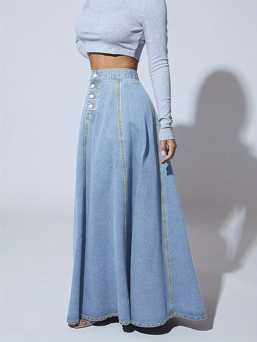 Damkjol i vintagetvättad denimmaxikjol - Högmidjad, utsvängd silhuett med tidlös streetwear