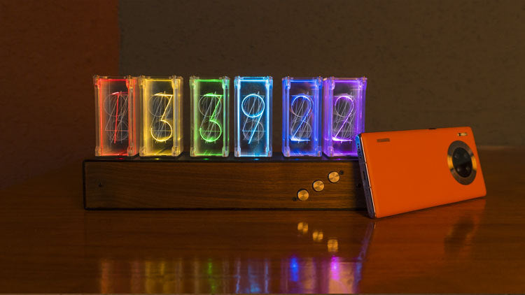 GlowEra – Retroinspirerad LED Nixie-rörklocka