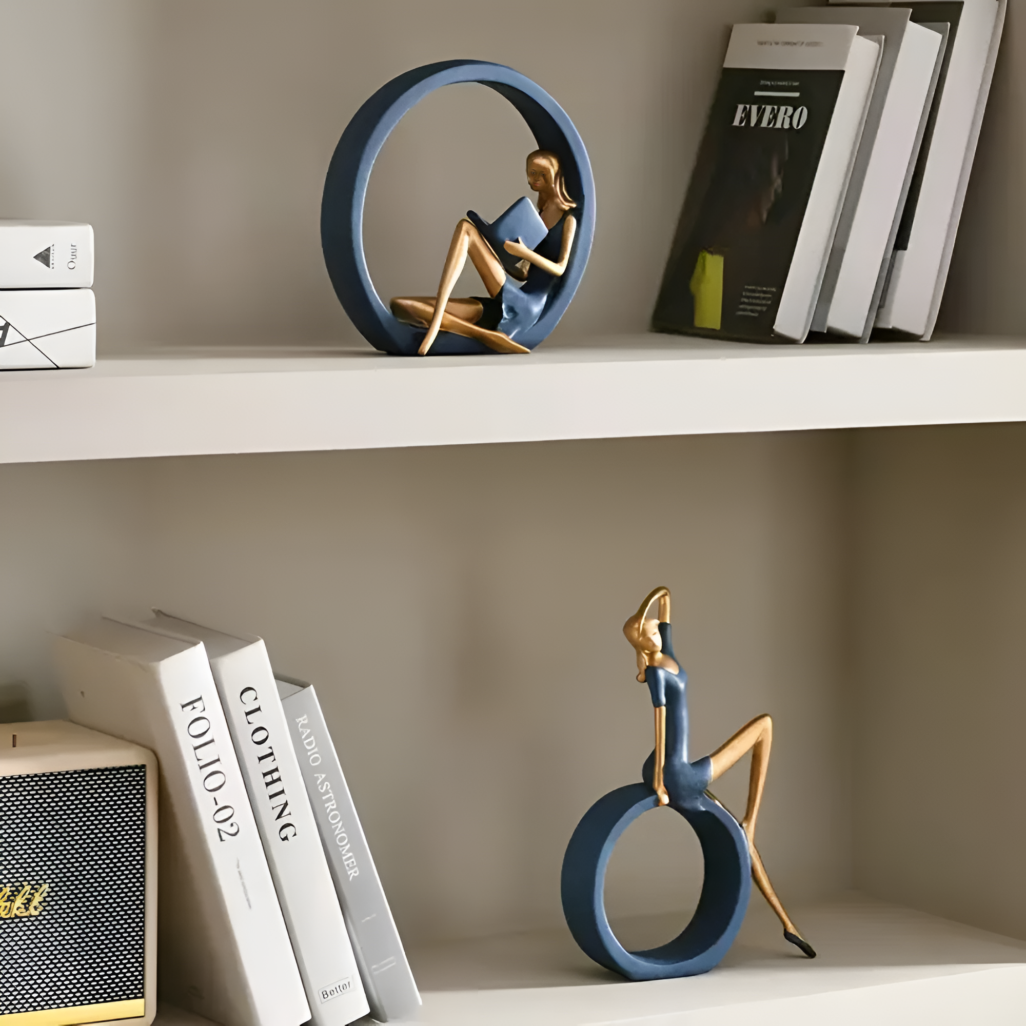 Graceful Reading Lady Sculptures - Elegant resin figuruppsättning