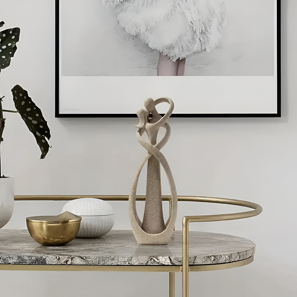 Modern kärleksskulptur i harts – Abstrakt kyssande pardekor för skrivbord och hyllor