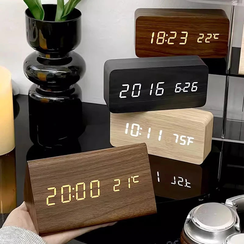 EcoLED Clock - Digitalt trälarm med röststyrning
