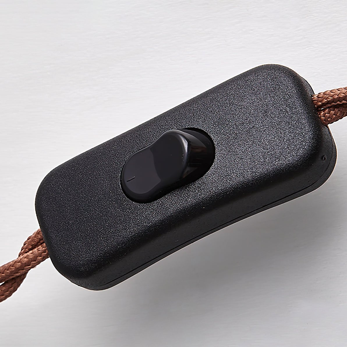 Skulptural bordslampa – Snygg heminredning för läsning och avkoppling