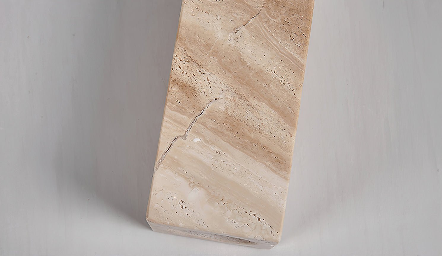 Skulptural bordslampa – Snygg heminredning för läsning och avkoppling