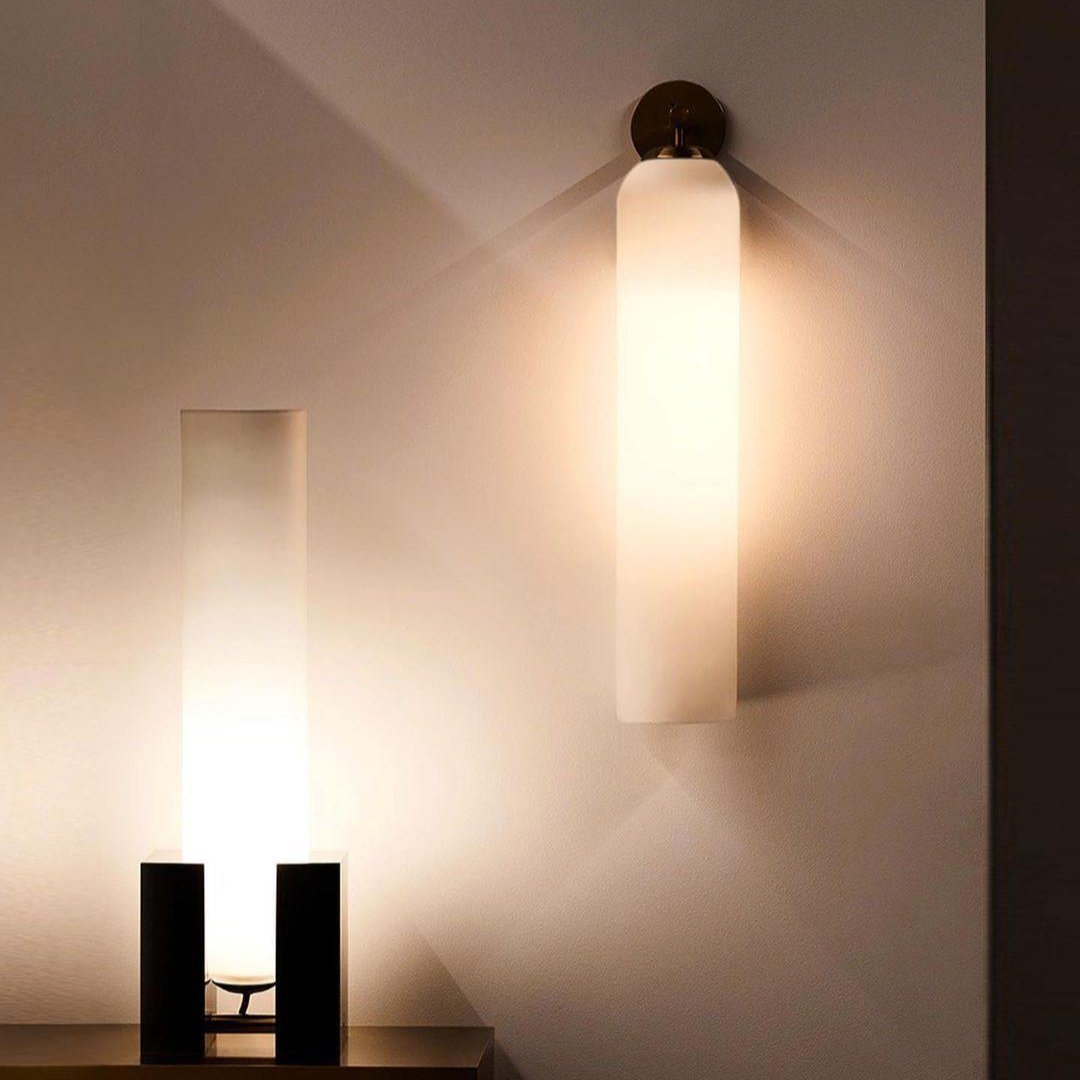 Modern vägglampa i glas