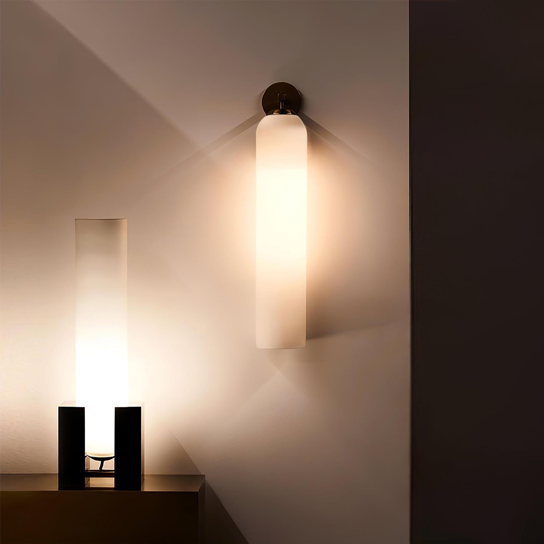 Modern vägglampa i glas