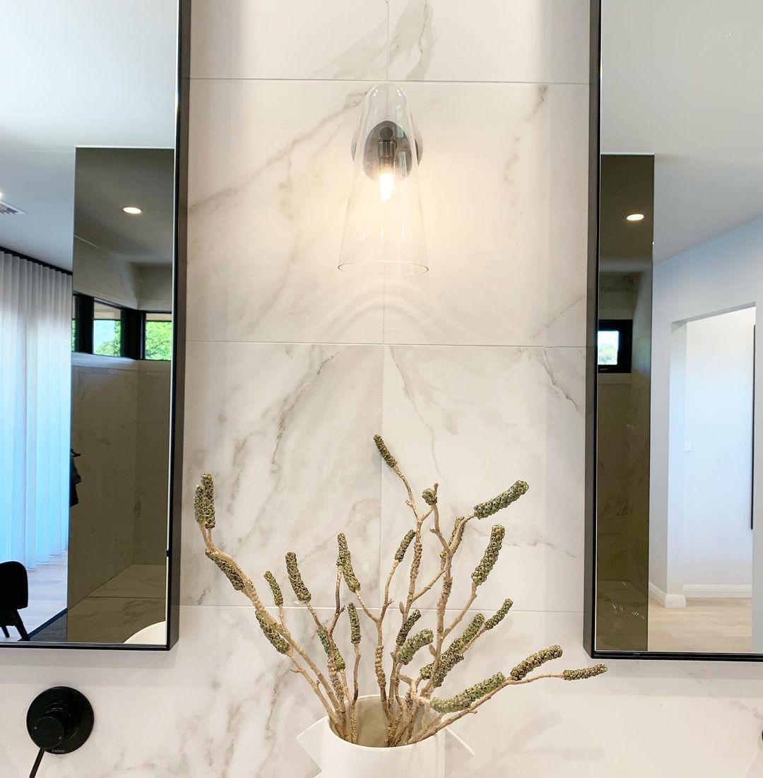 Elegant konisk vägglampa i glas – Modern vägglampa för sovrum och vardagsrum