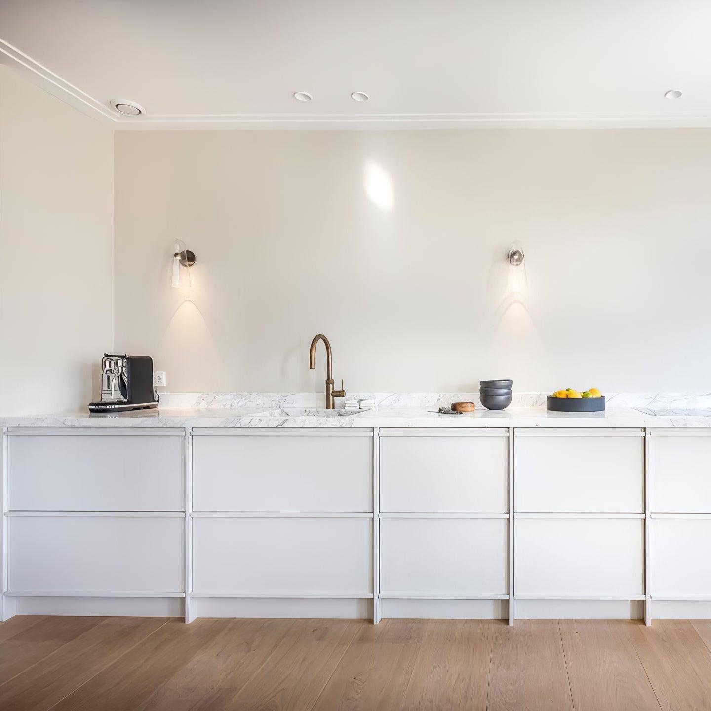 Elegant konisk vägglampa i glas – Modern vägglampa för sovrum och vardagsrum