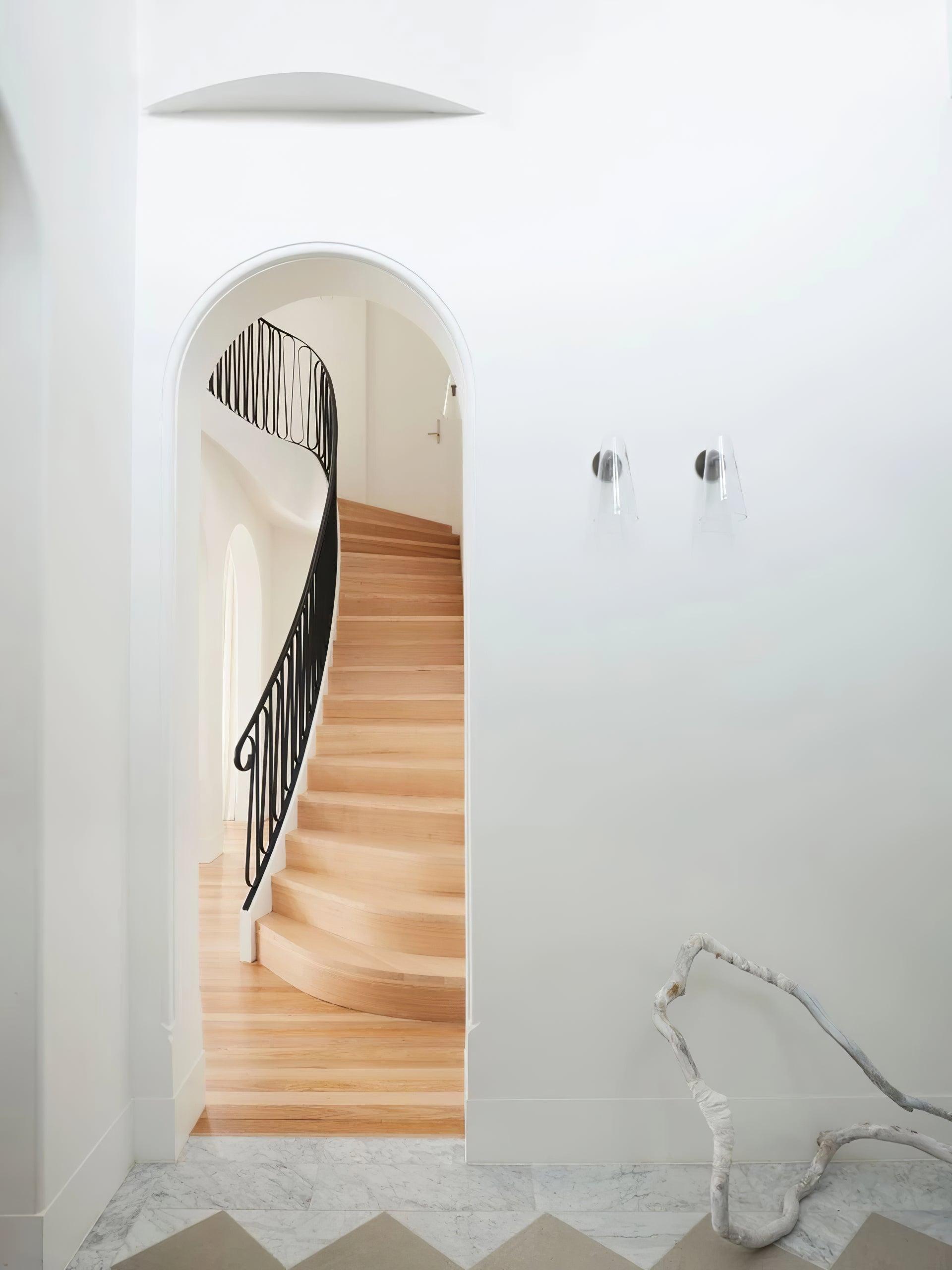 Elegant konisk vägglampa i glas – Modern vägglampa för sovrum och vardagsrum