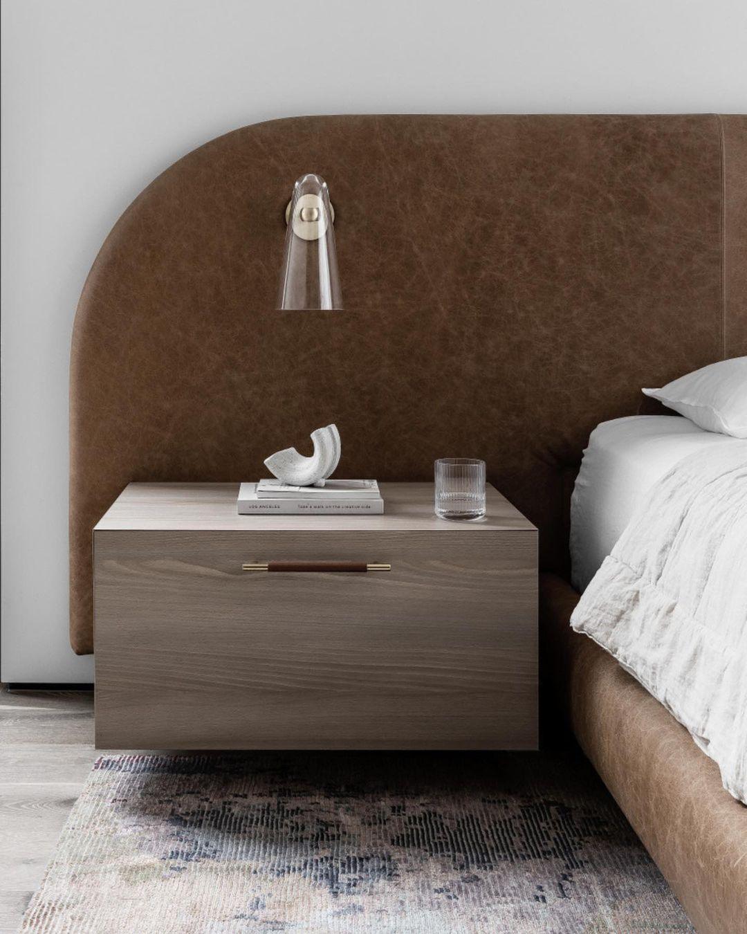 Elegant konisk vägglampa i glas – Modern vägglampa för sovrum och vardagsrum