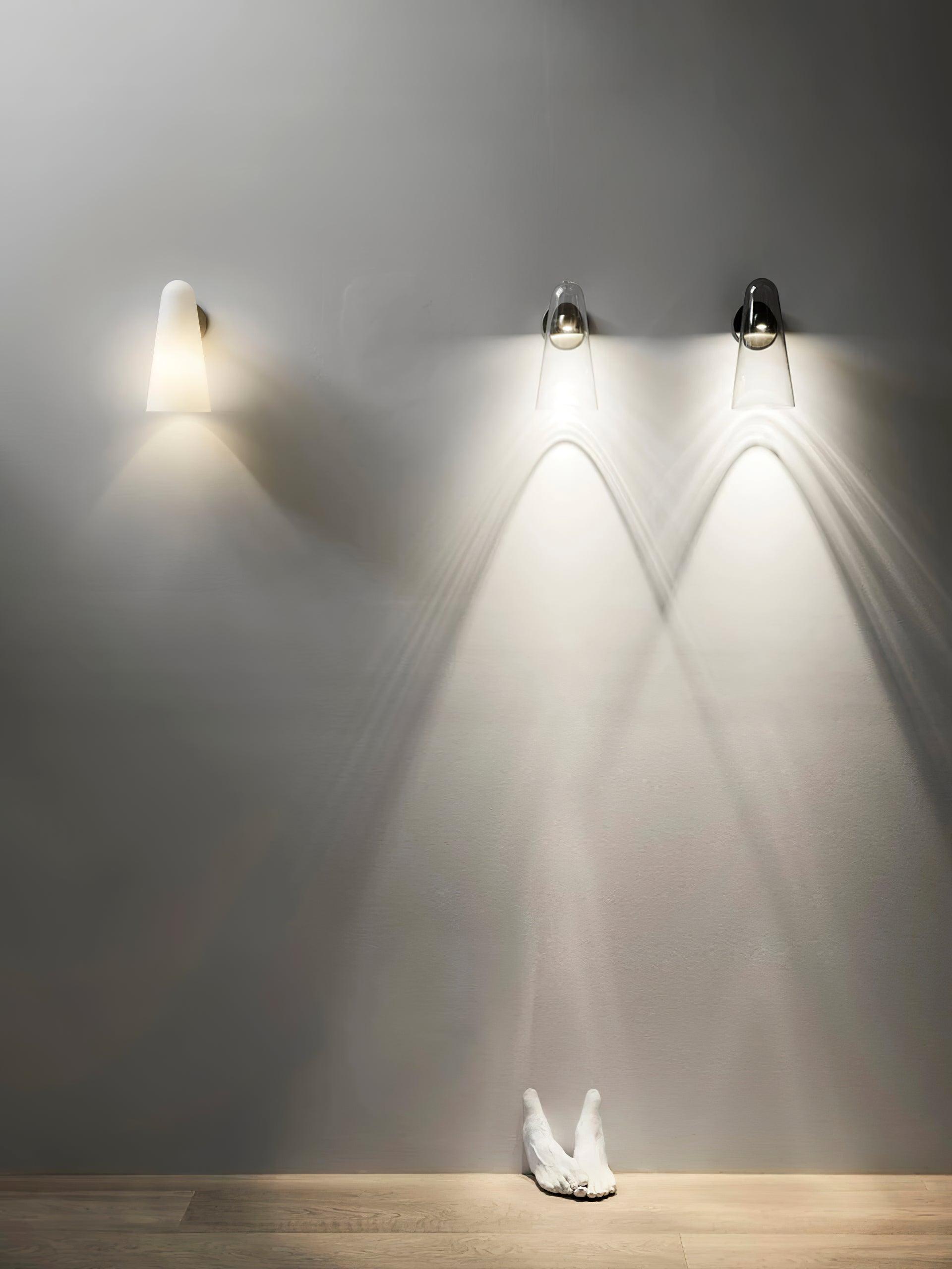 Elegant konisk vägglampa i glas – Modern vägglampa för sovrum och vardagsrum