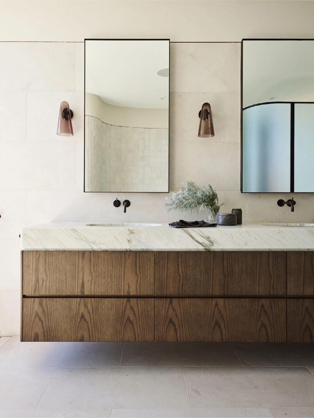 Elegant konisk vägglampa i glas – Modern vägglampa för sovrum och vardagsrum