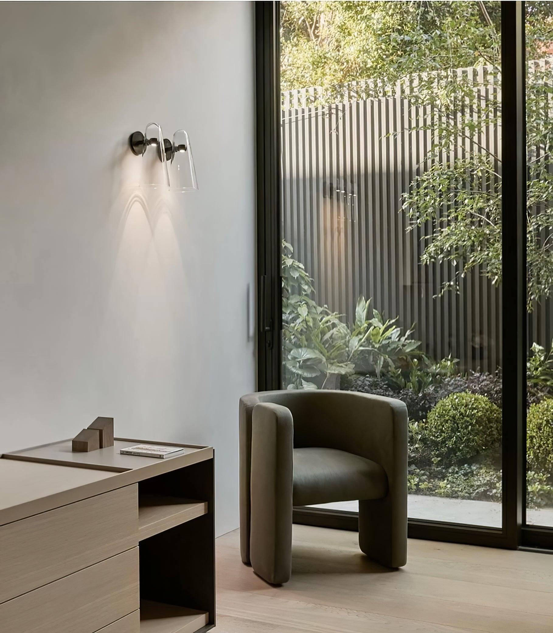 Elegant konisk vägglampa i glas – Modern vägglampa för sovrum och vardagsrum