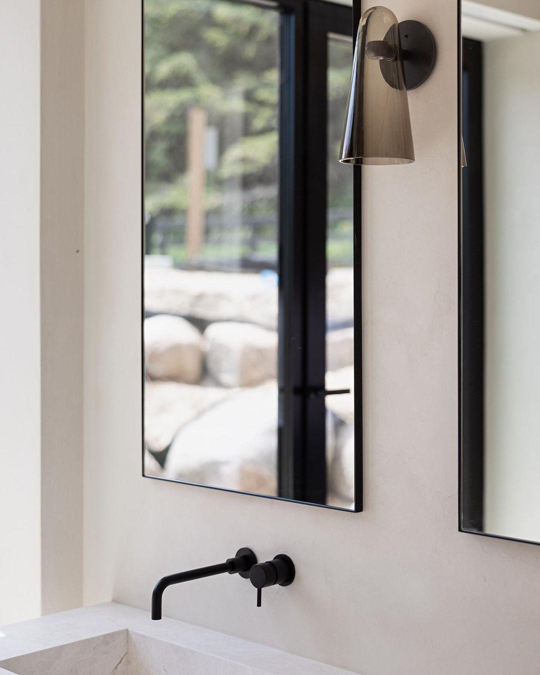 Elegant konisk vägglampa i glas – Modern vägglampa för sovrum och vardagsrum