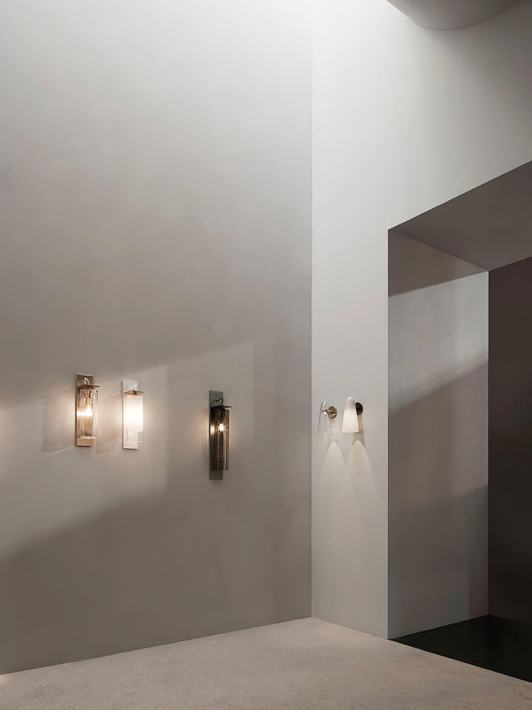 Elegant konisk vägglampa i glas – Modern vägglampa för sovrum och vardagsrum