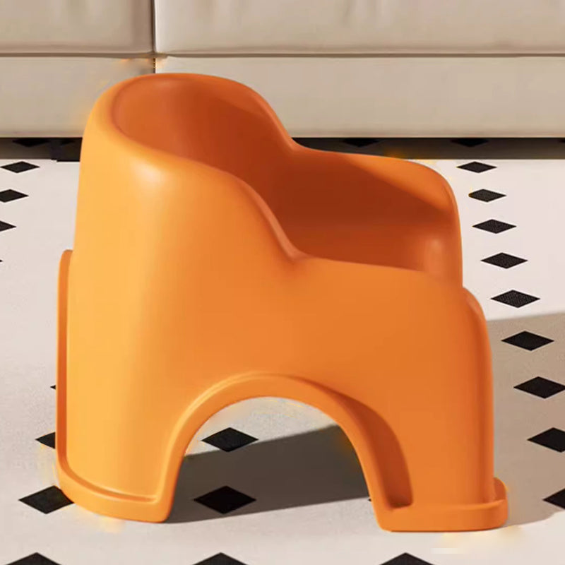 Modern glidformad barnpall - Minimalistisk PP låg sits med ryggstöd och armstöd
