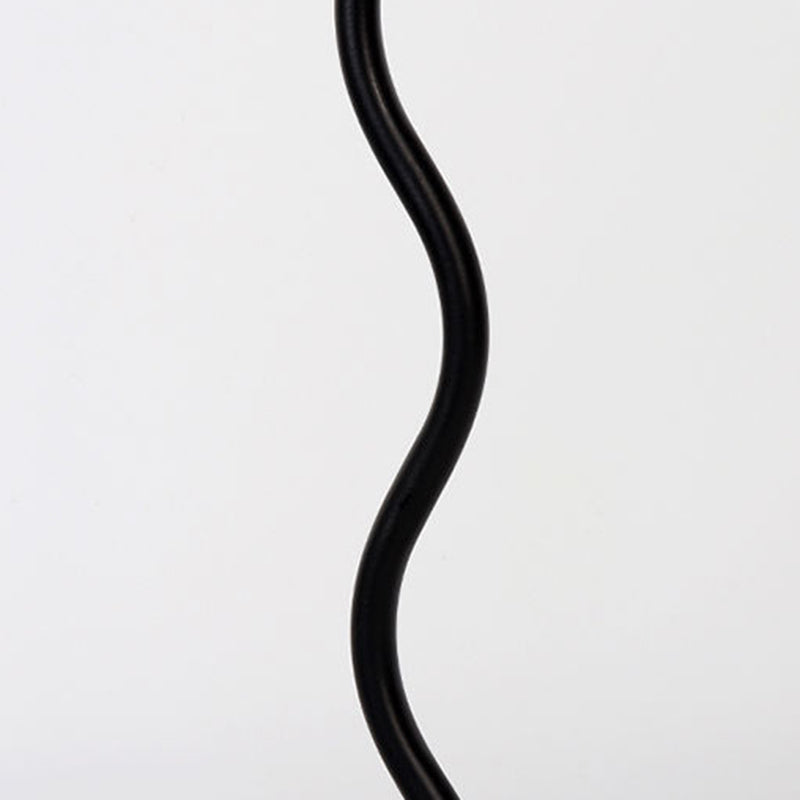Nordic Folded Linen Bordslampa – Elegant böjd järndesign