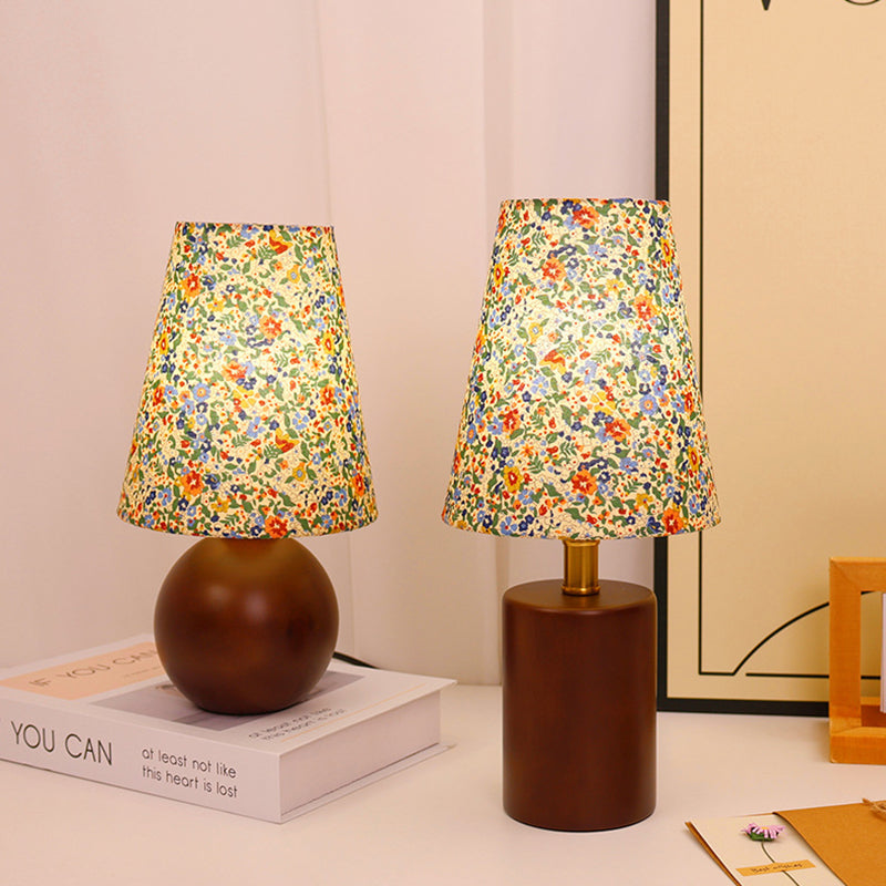 Vintage rund LED-bordslampa – handmålad blommig trä- och tygdesign