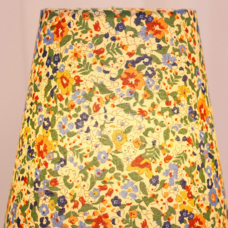 Vintage rund LED-bordslampa – handmålad blommig trä- och tygdesign