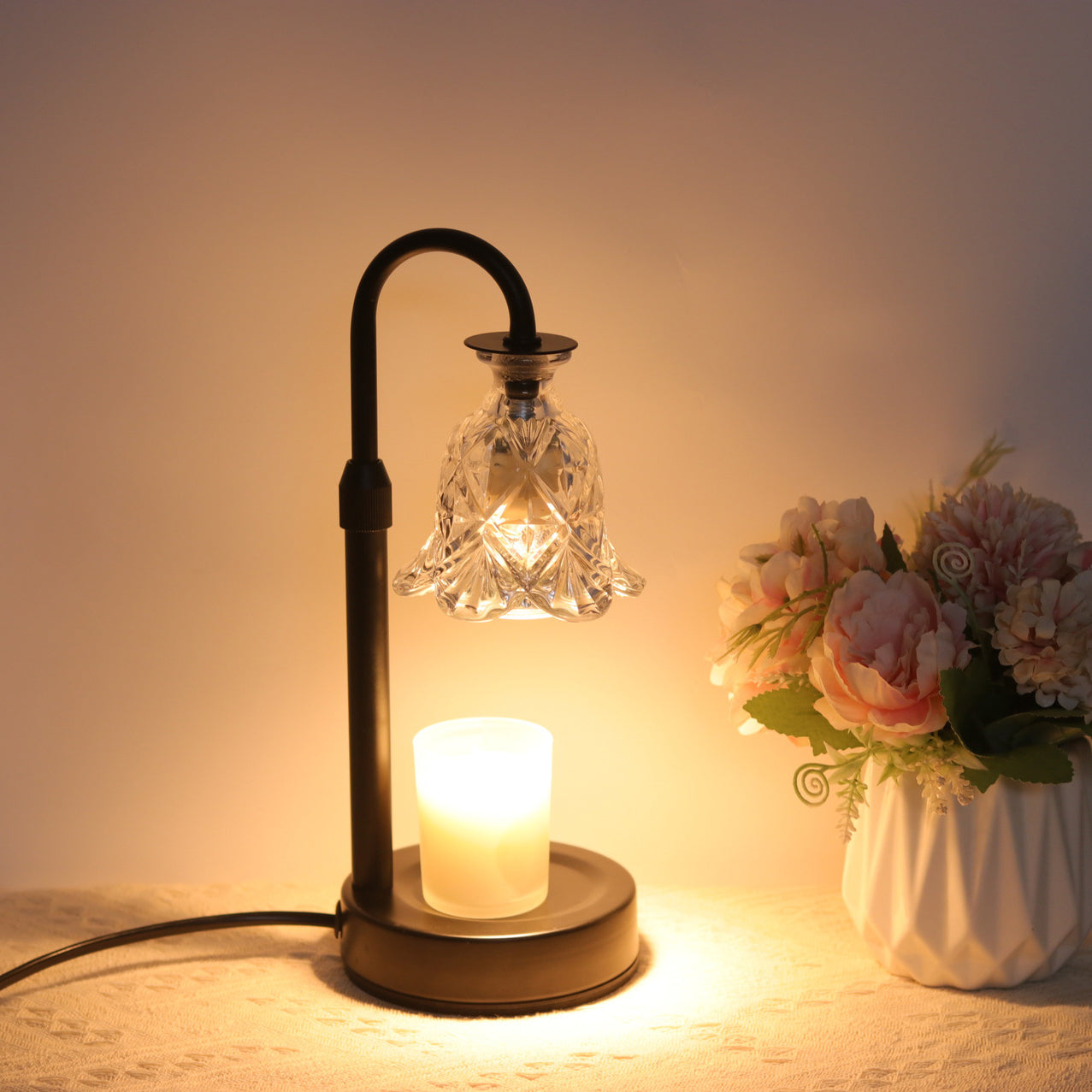 Elegant skandinavisk bordslampa - Elegant glas- och trädesign