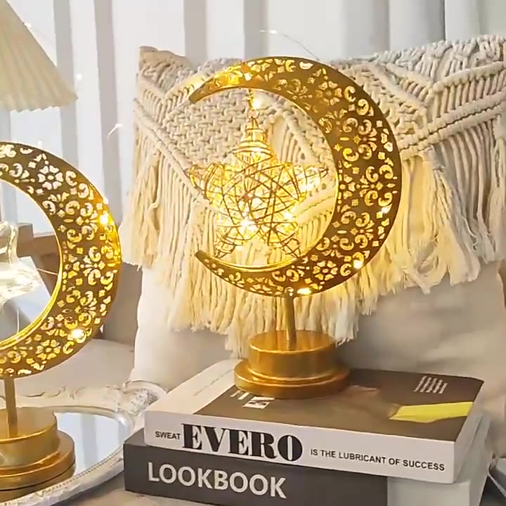Moon & Star Orb LED-bordslampa – design av glas, järn och rotting