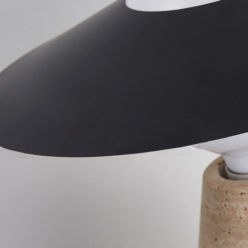 Modern nordisk bordslampa – elegant svart sten- och metalldesign