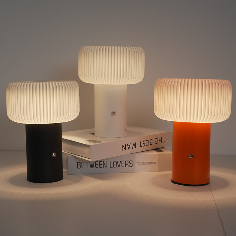 Bärbar skandinavisk LED-lampa – Randig cylinder för moderna interiörer