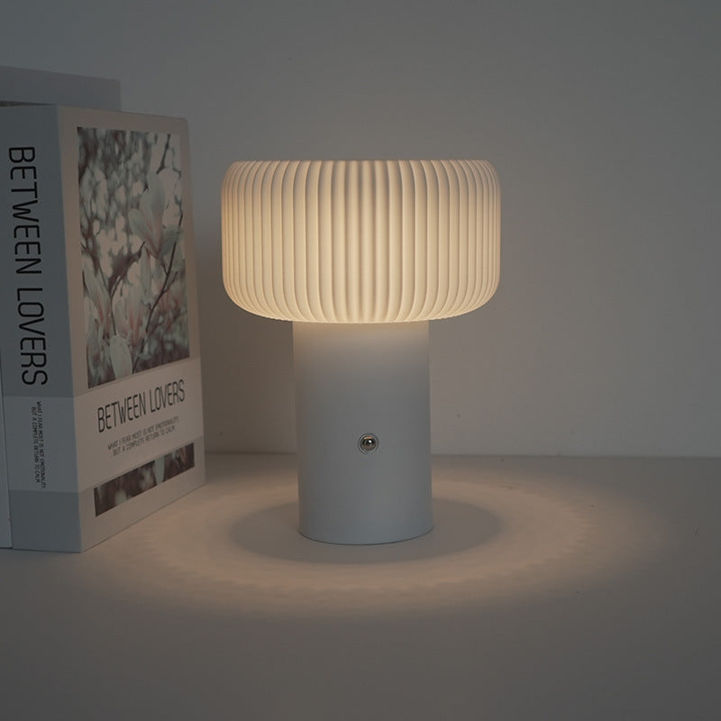 Bärbar skandinavisk LED-lampa – Randig cylinder för moderna interiörer