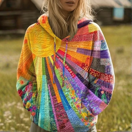 Fenella | Avslappnad huvtröja med fickor fram och dragsko – mönster i Sunburst-kviltstil
