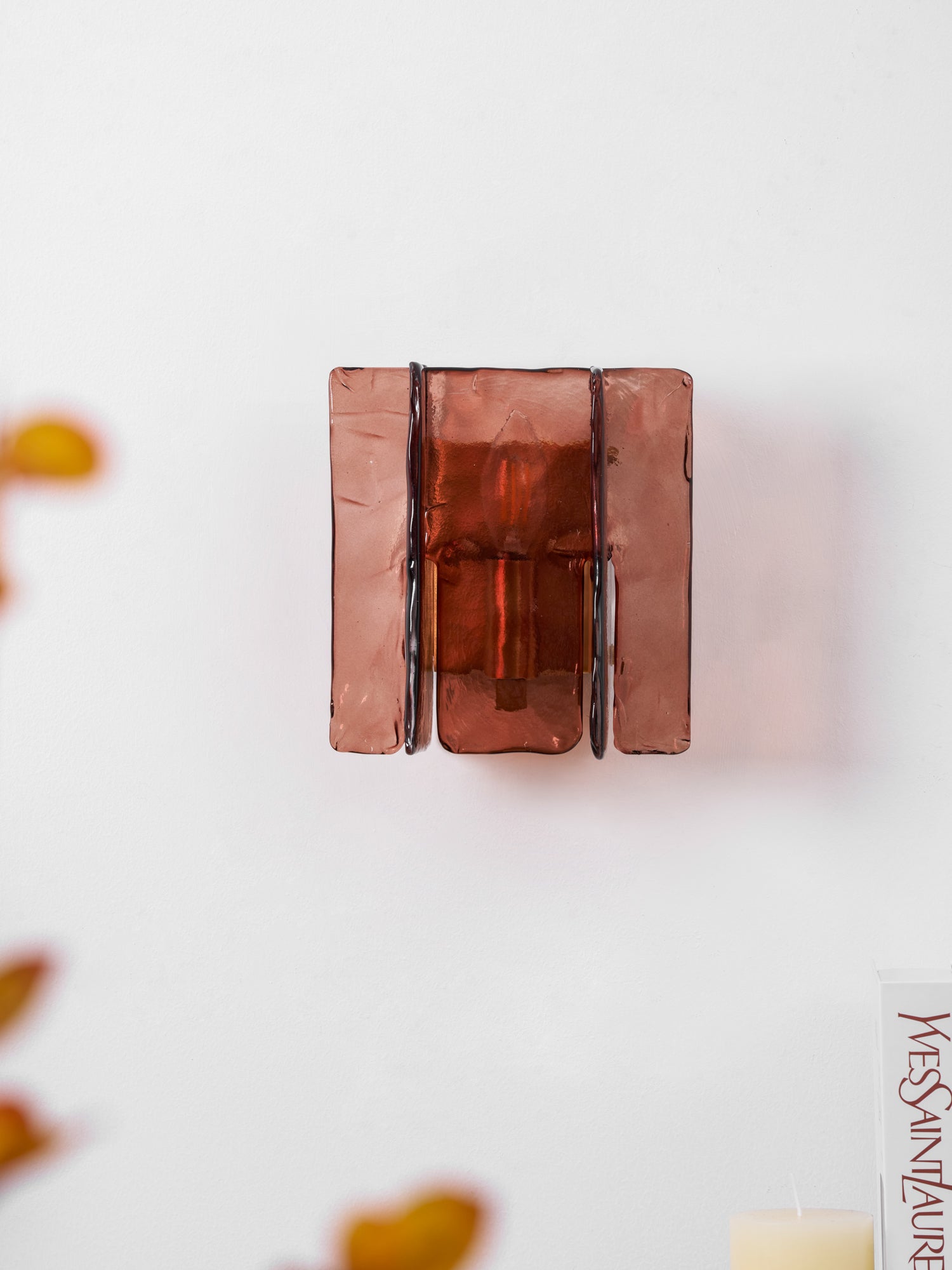 Regal Crest Vägglampa – Modern Mässingssköldlampa