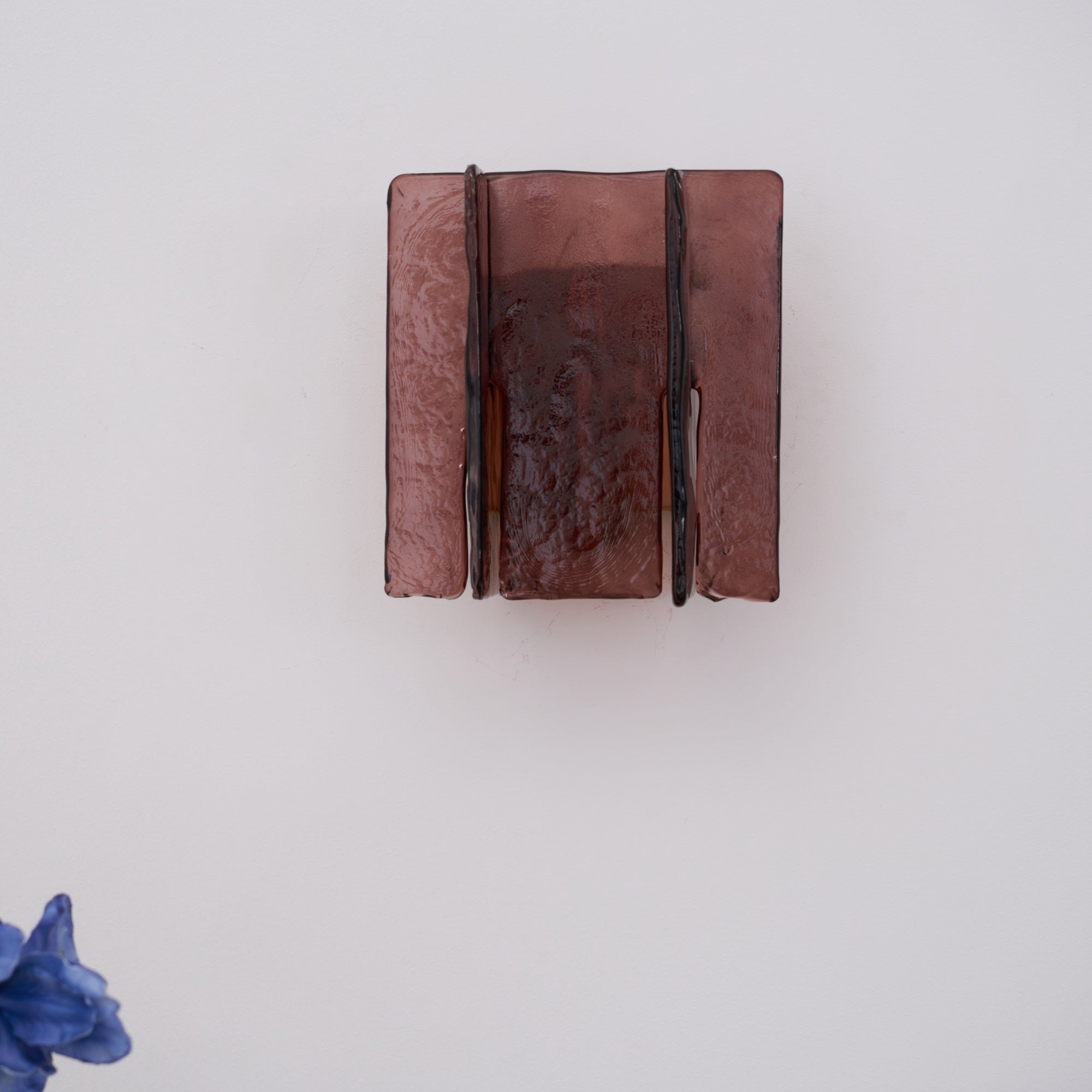 Regal Crest Vägglampa – Modern Mässingssköldlampa