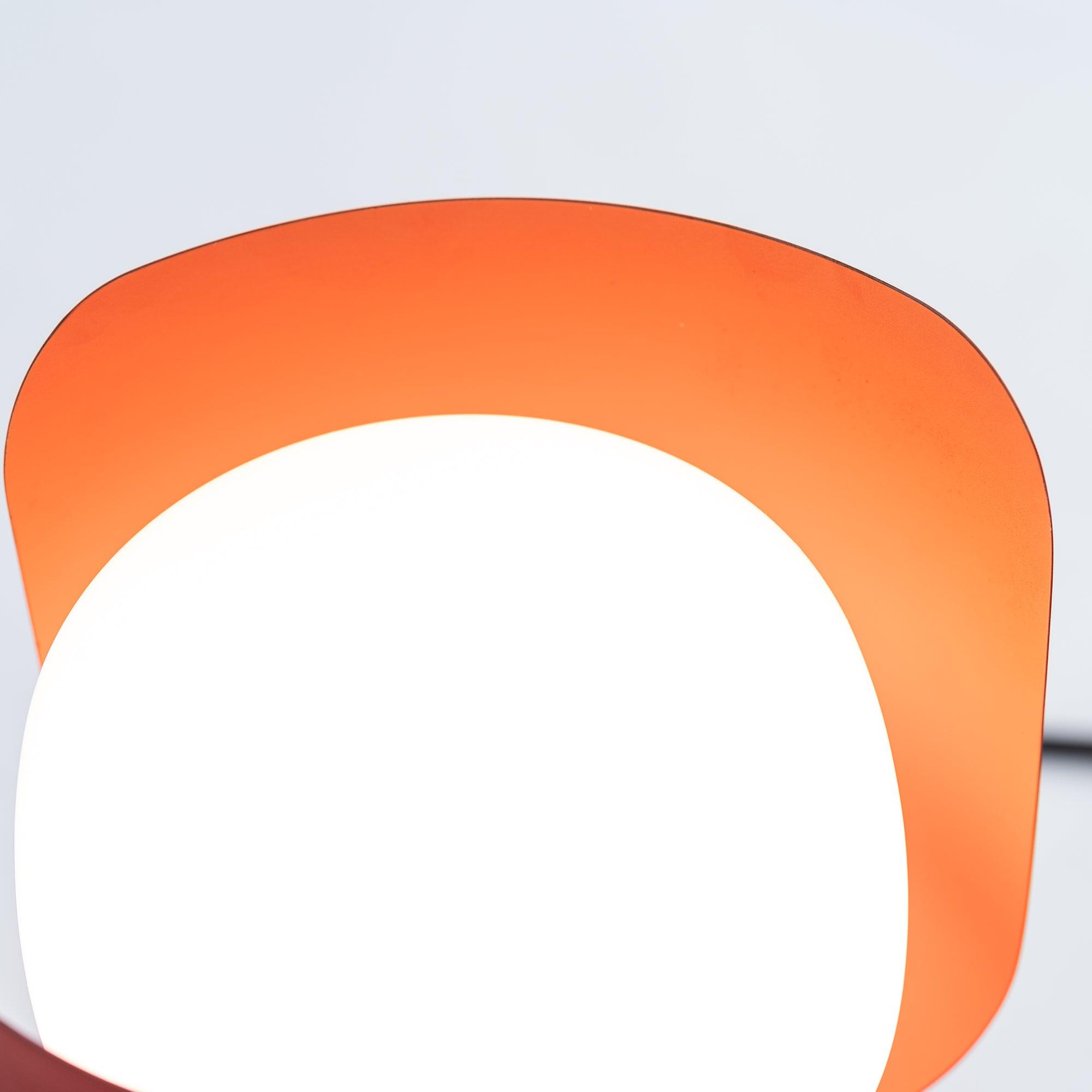 Lysande kronbladsinspirerad lampa – Handgjord bordslampa i glas för elegant inredning