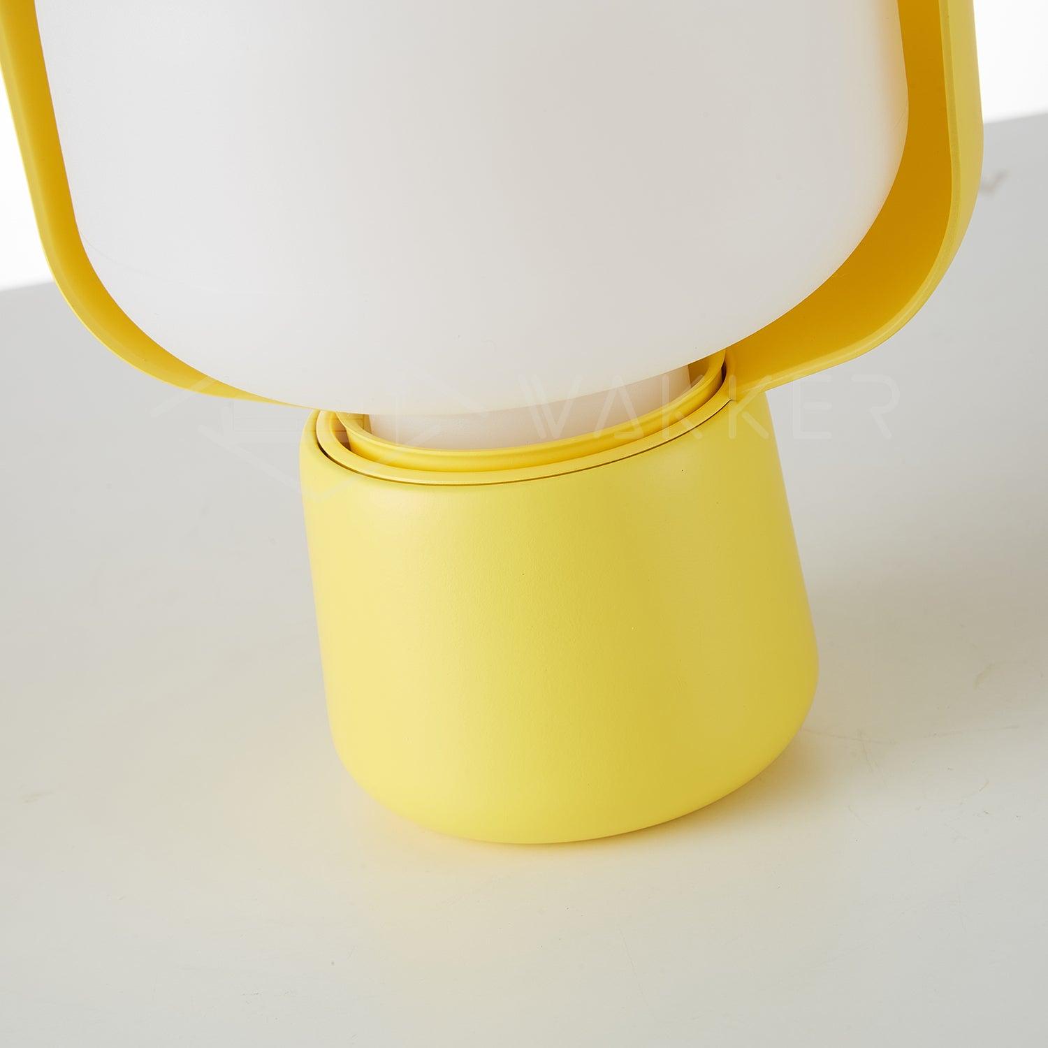 Lysande kronbladsinspirerad lampa – Handgjord bordslampa i glas för elegant inredning