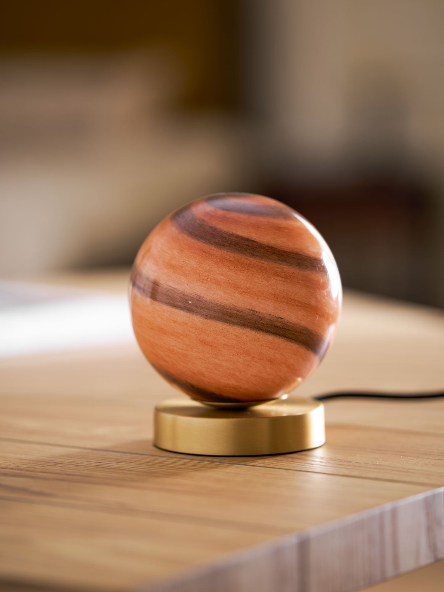 Galaxinspirerad bordslampa – Stämningsbelysning för inomhusmiljöer