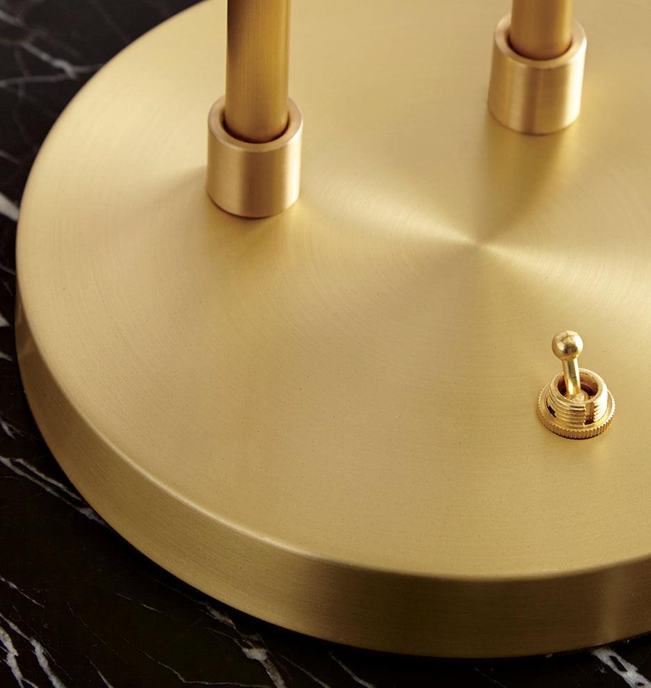 Jordfärgad bordslampa - Modern accentbelysning för heminredning