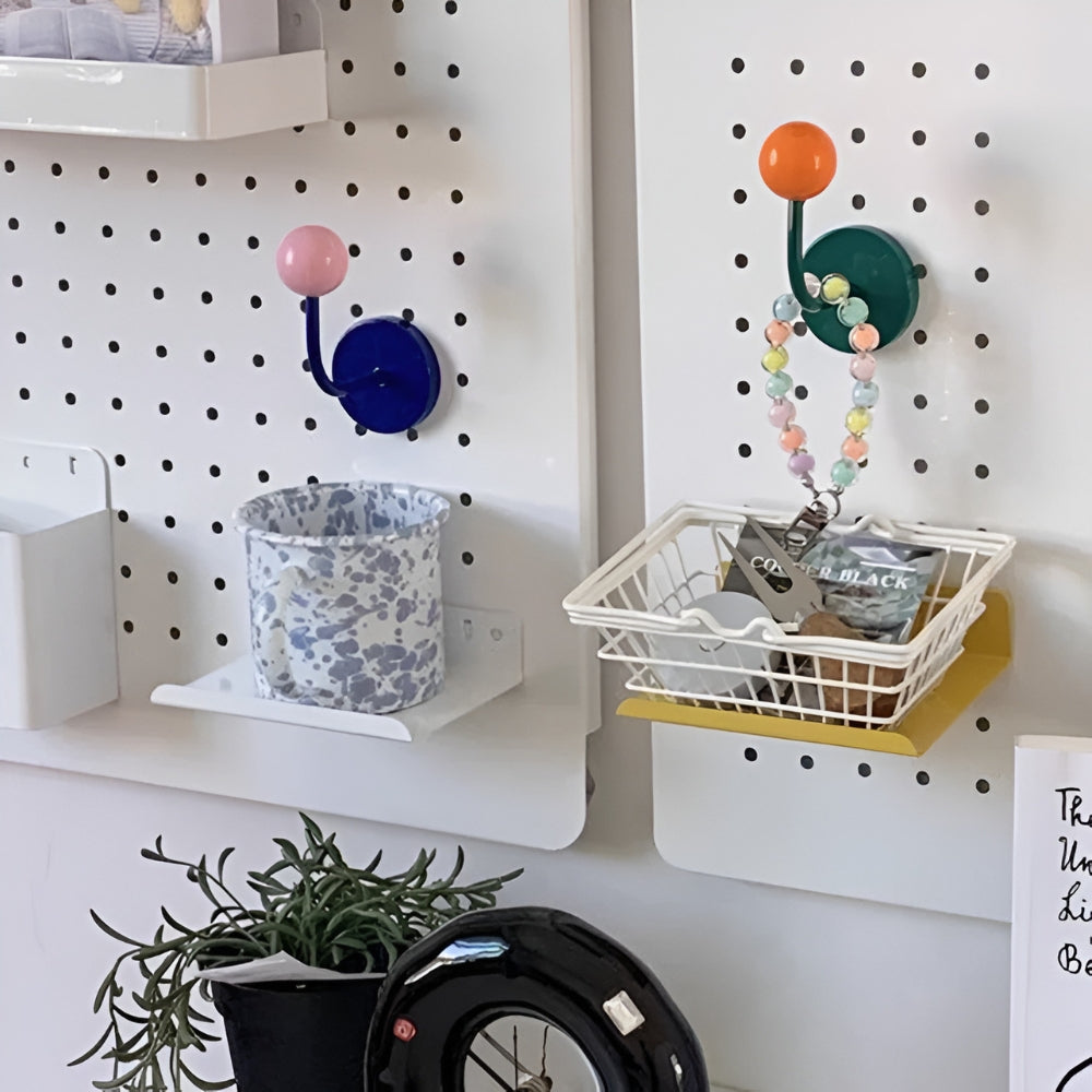 Magnetiska väggkrokar i trä - Färgglada bollhängare