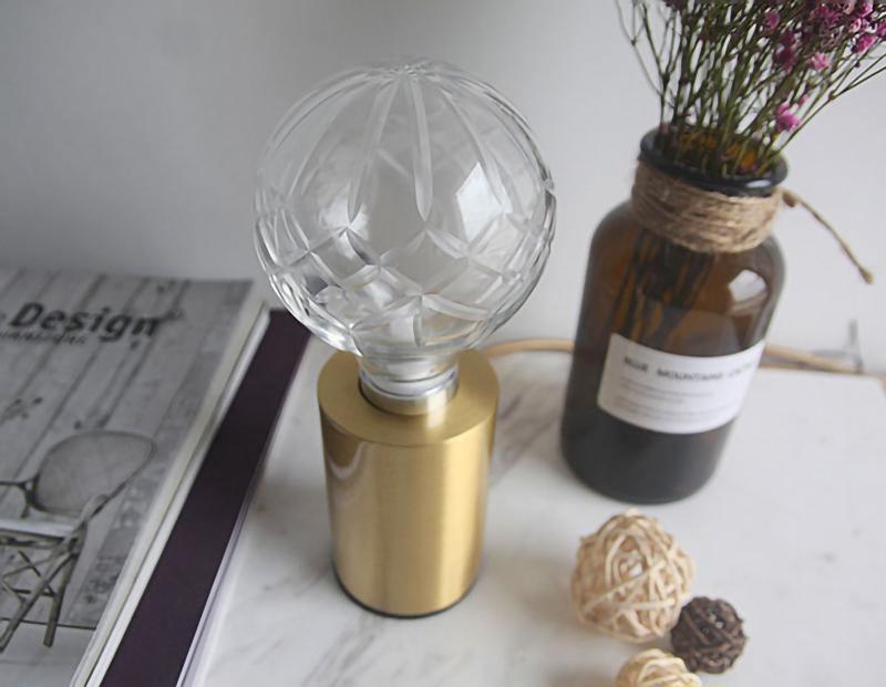 Modern kristallbordslampa – Sofistikerad glödlampa för inomhusbruk