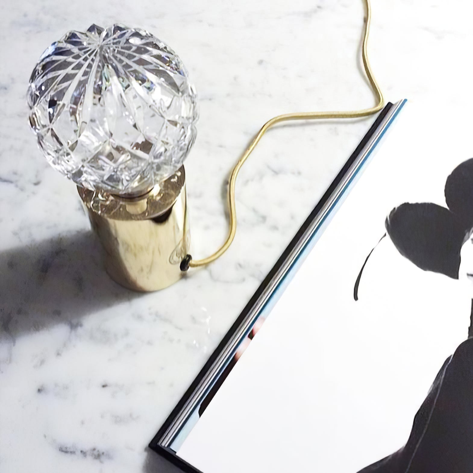 Modern kristallbordslampa – Sofistikerad glödlampa för inomhusbruk