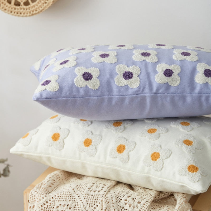 WhimsiCharm - Broderat kuddfodral med blommande tusensköna