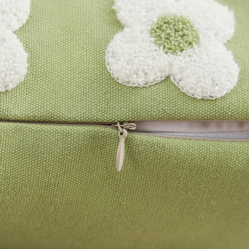 WhimsiCharm - Broderat kuddfodral med blommande tusensköna