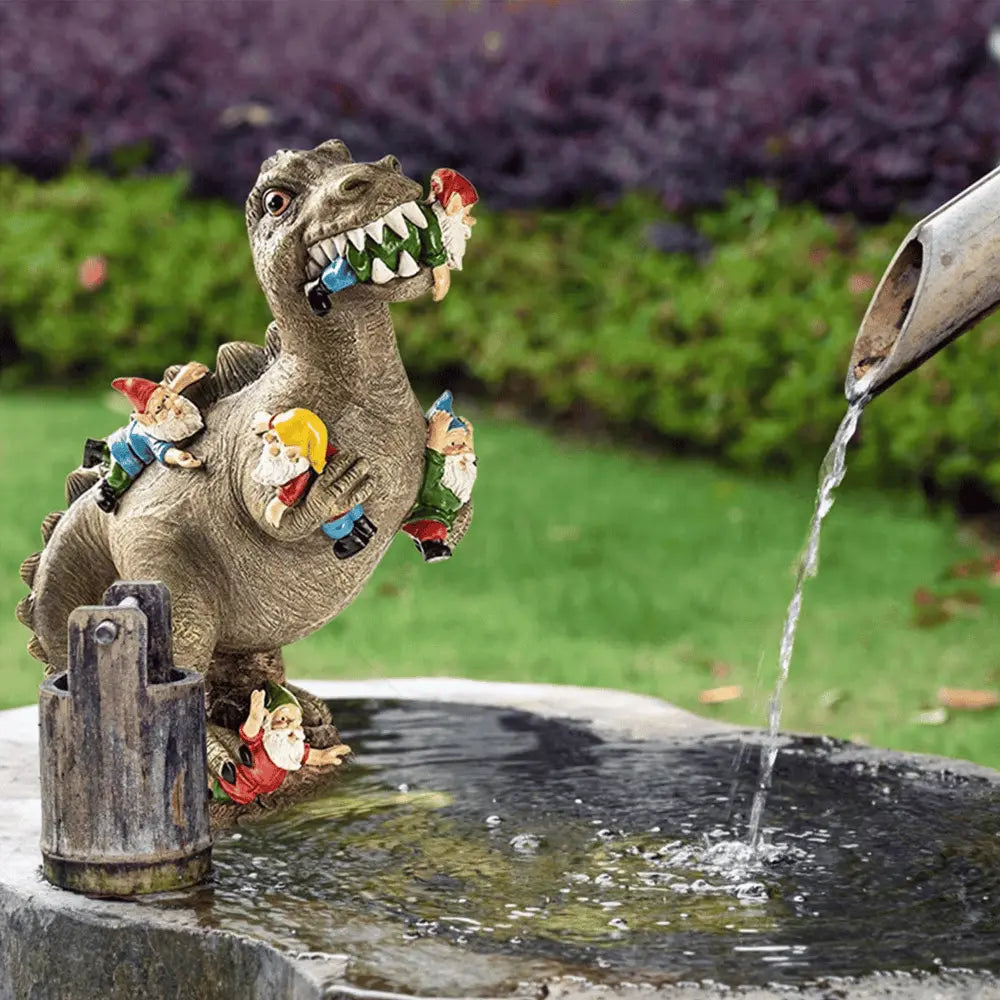 Tuggande Gnome-figur – Lekfull Resinskulptur