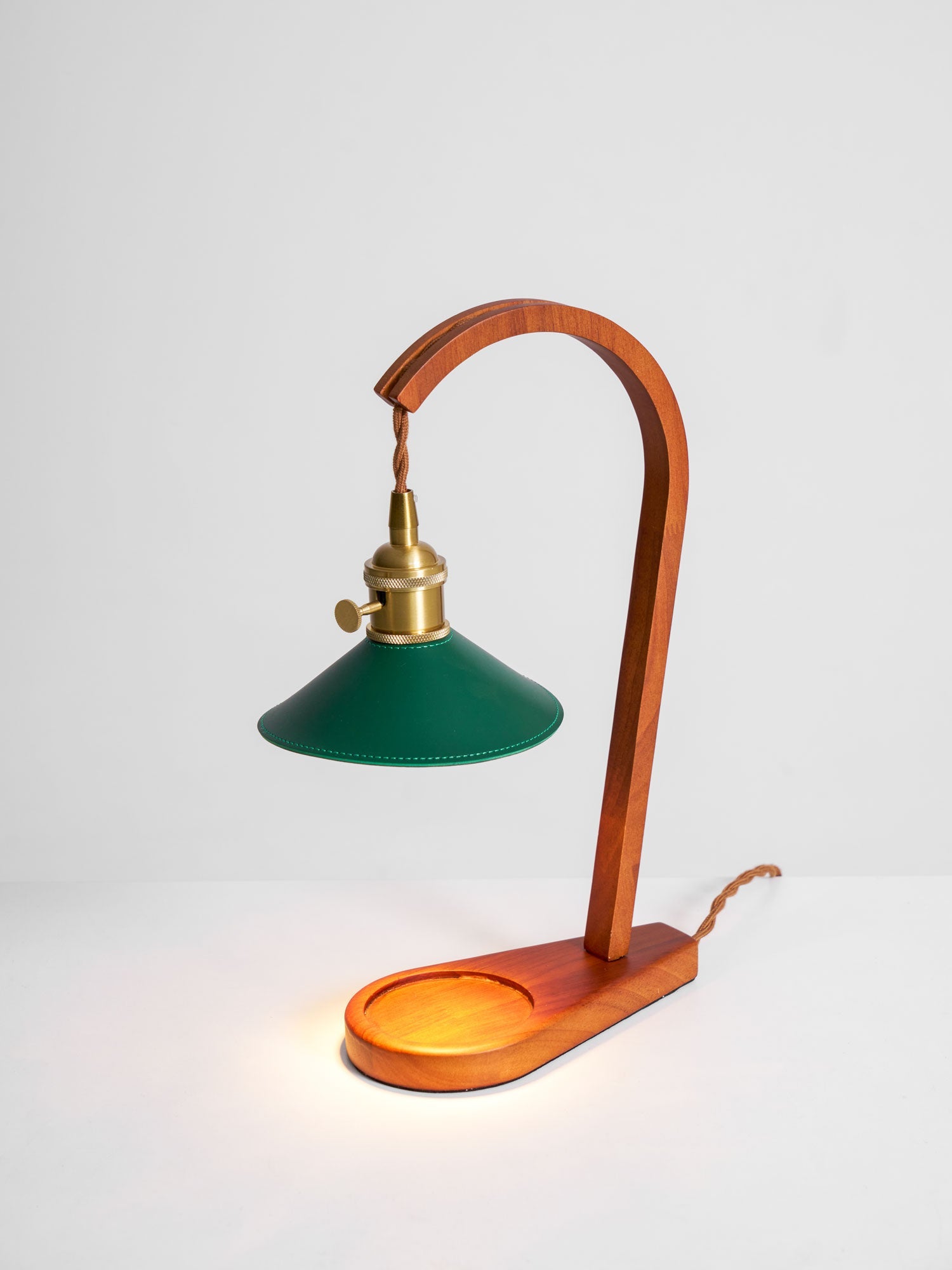 Gudinnainspirerad bordslampa - elegant dekorativ lampa