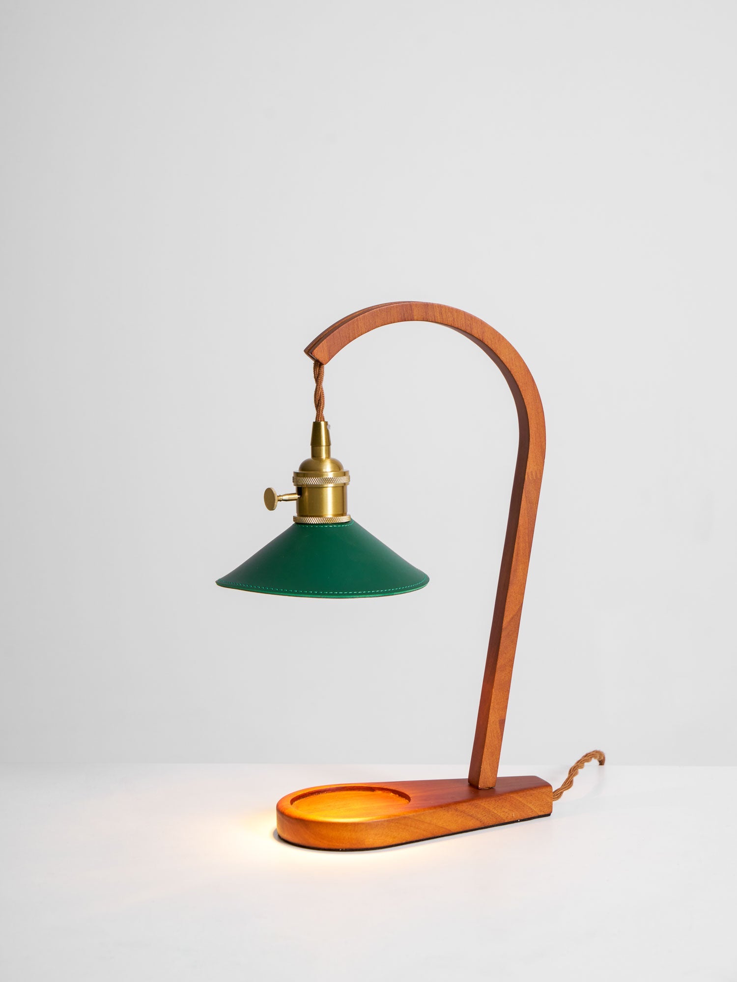Gudinnainspirerad bordslampa - elegant dekorativ lampa