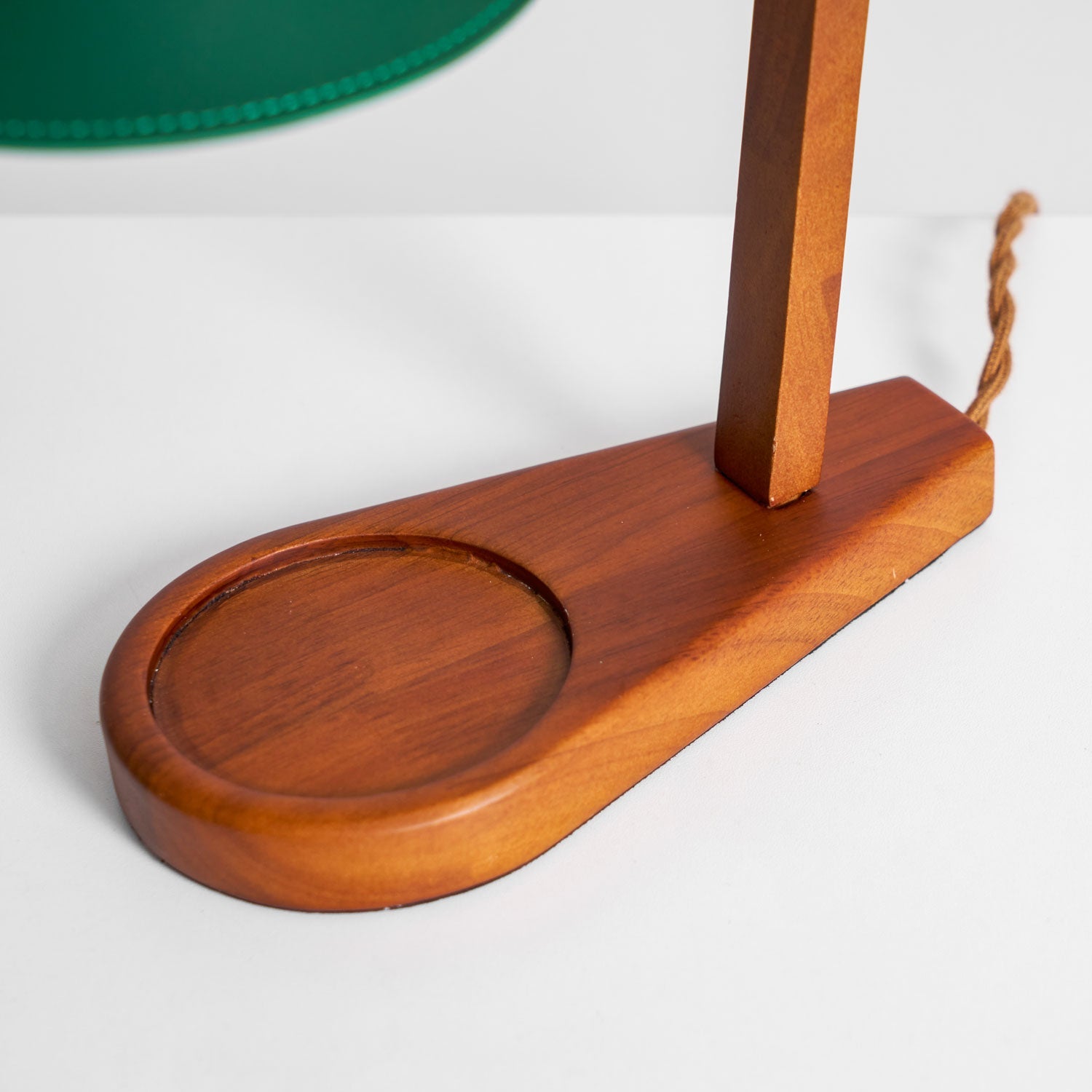 Gudinnainspirerad bordslampa - elegant dekorativ lampa