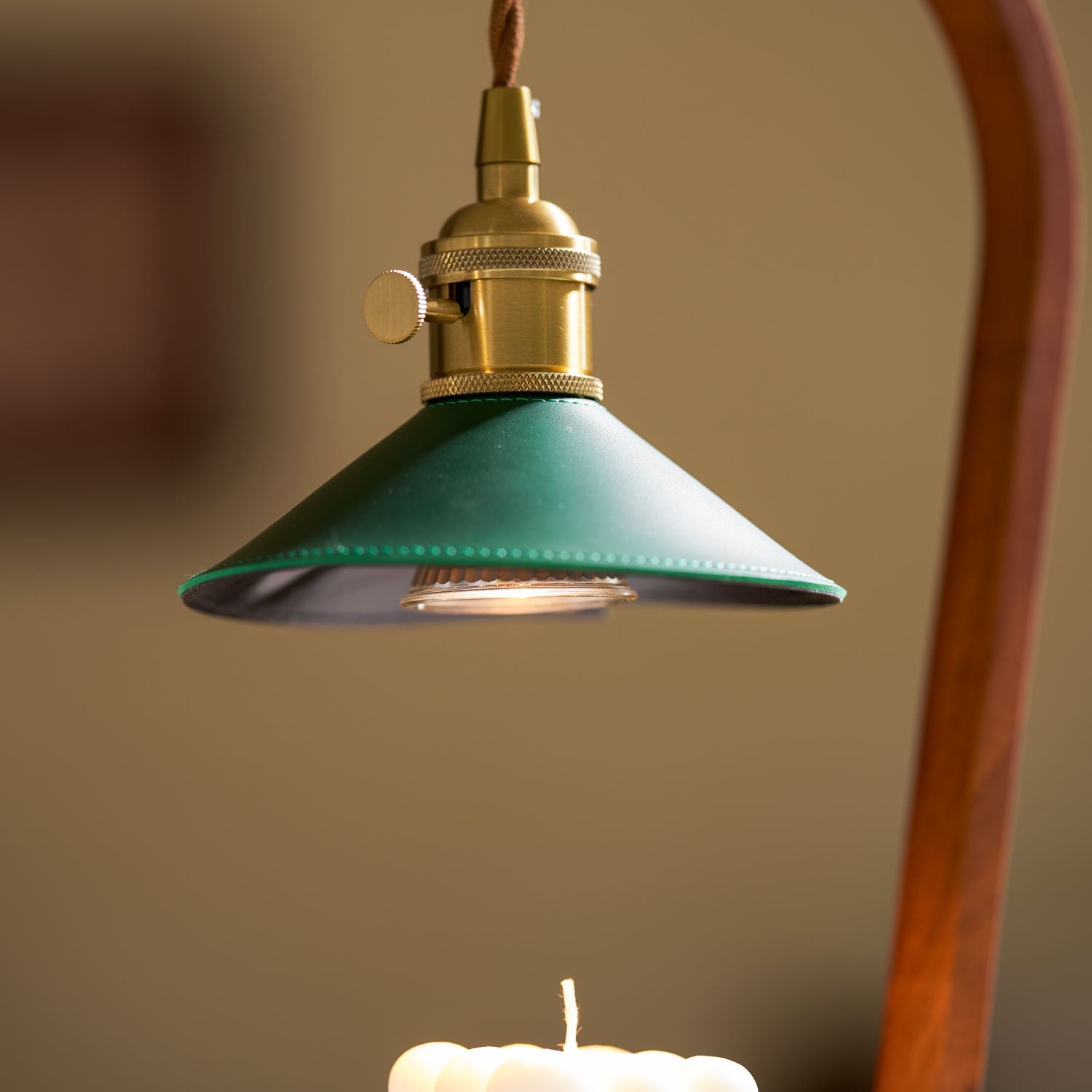 Gudinnainspirerad bordslampa - elegant dekorativ lampa