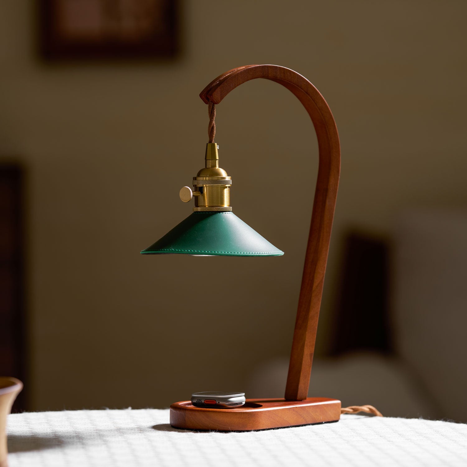 Gudinnainspirerad bordslampa - elegant dekorativ lampa