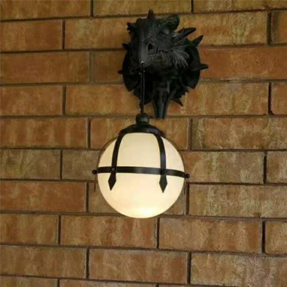 LED-vägglampa med drakeskalle – kuslig Halloweendekoration