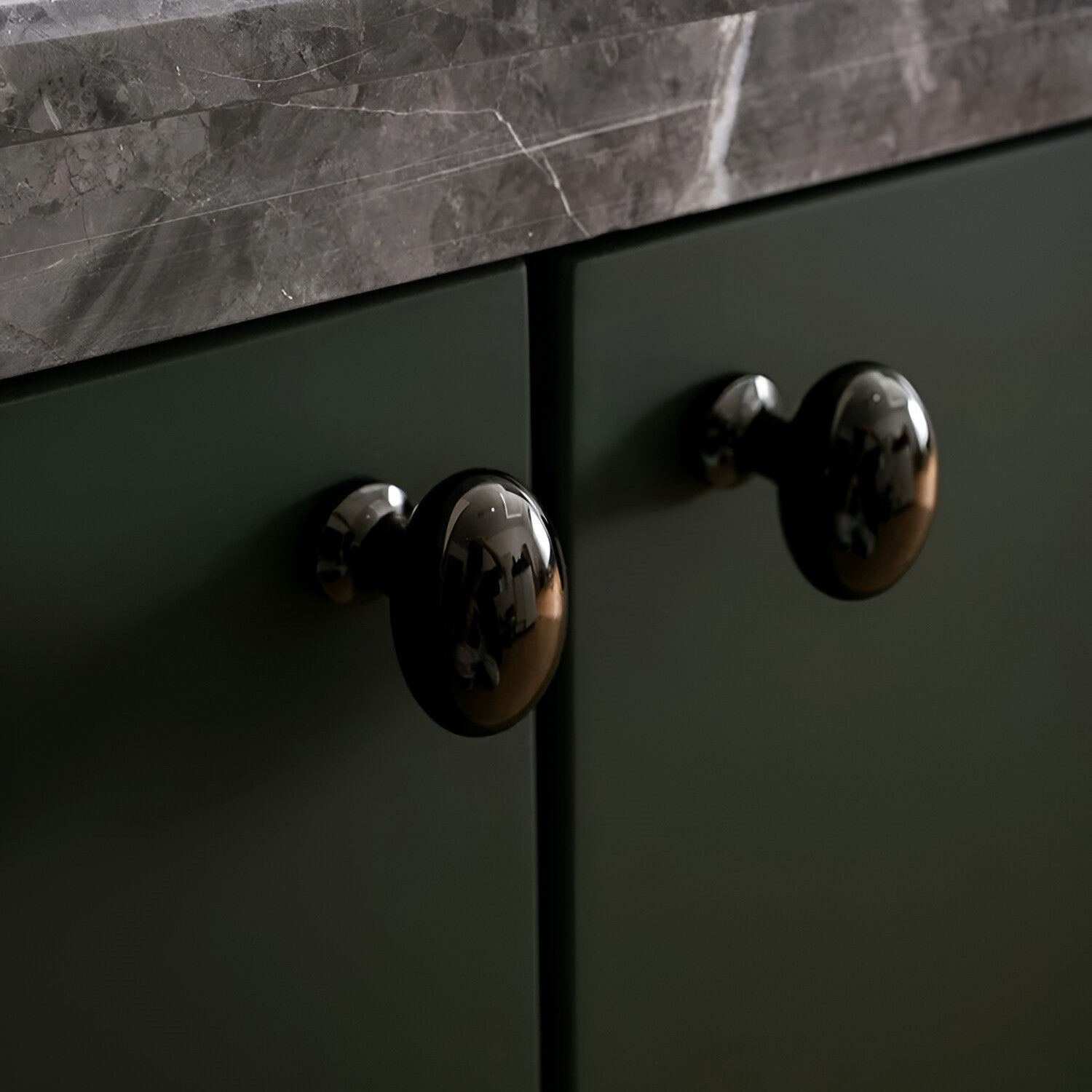 Italiensktillverkade knoppar i massiv mässing – Lyxig touch för dörrar och lådor